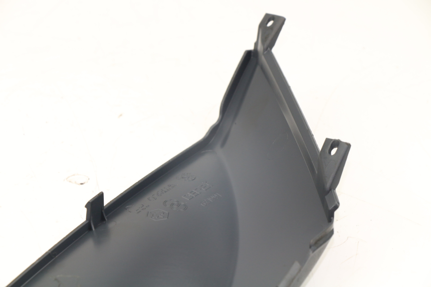 photo de RIGHT UNDERSEAT PANEL PIAGGIO FLY 125 (2005 - 2012)