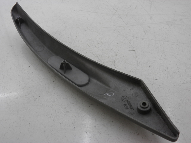 photo de RIGHT UNDERSEAT PANEL PIAGGIO LIBERTY 2T 50 (2004 - 2008)