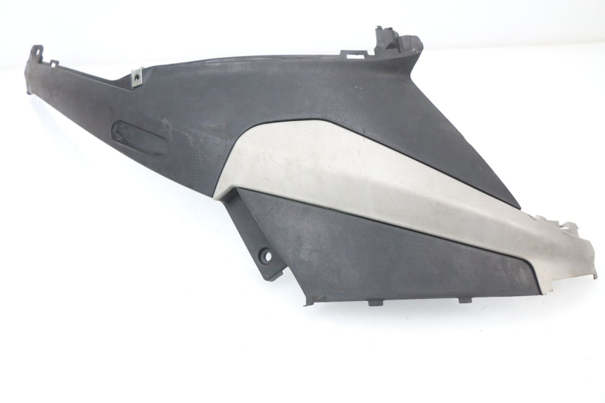 photo de RIGHT UNDERSEAT PANEL PIAGGIO NRG 50 (2004 - 2017)