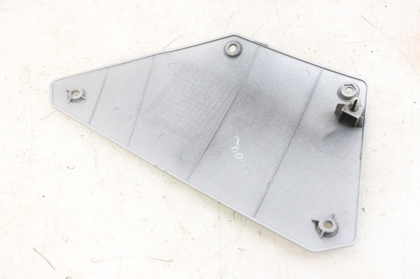 photo de RIGHT UNDERSEAT PANEL ROYAL ENFIELD HYMALAYAN 410 (2016 - 2023)