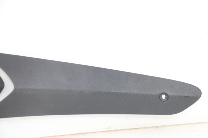 photo de RIGHT UNDERSEAT PANEL GILERA RUNNER SL 50 (2006 - 2009)