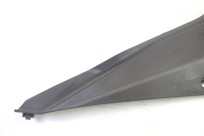 photo de RIGHT UNDERSEAT PANEL GILERA SMT SUPERMOTARD 50 (2009 - 2017)