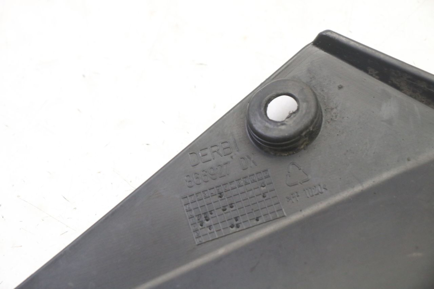photo de RIGHT UNDERSEAT PANEL GILERA SMT SUPERMOTARD 50 (2009 - 2017)