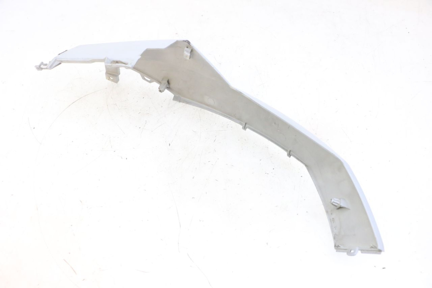 photo de RIGHT UNDERSEAT PANEL PEUGEOT SPEEDFIGHT 4 4T EFI 50 (2021 - 2025) - Zoom on usage condition