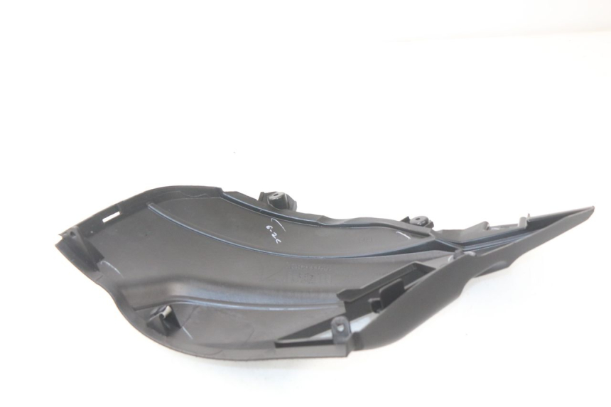 photo de RIGHT UNDERSEAT PANEL APRILIA SR 2T 50 (2018 - 2022)