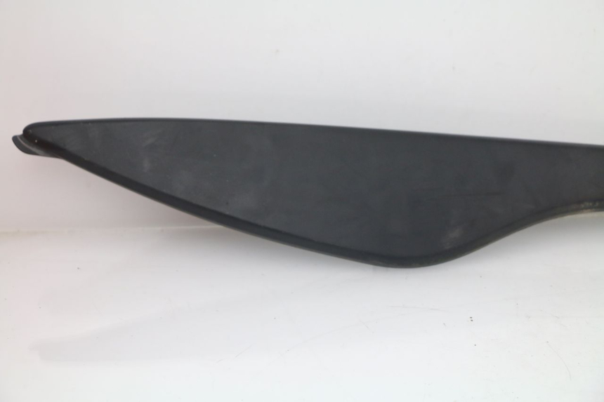 photo de RIGHT UNDERSEAT PANEL SUZUKI AN BURGMAN 400 (2006 - 2010)