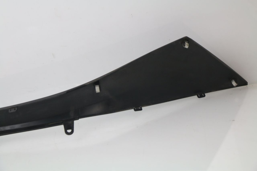 photo de RIGHT UNDERSEAT PANEL SUZUKI AN BURGMAN 400 (2006 - 2010)