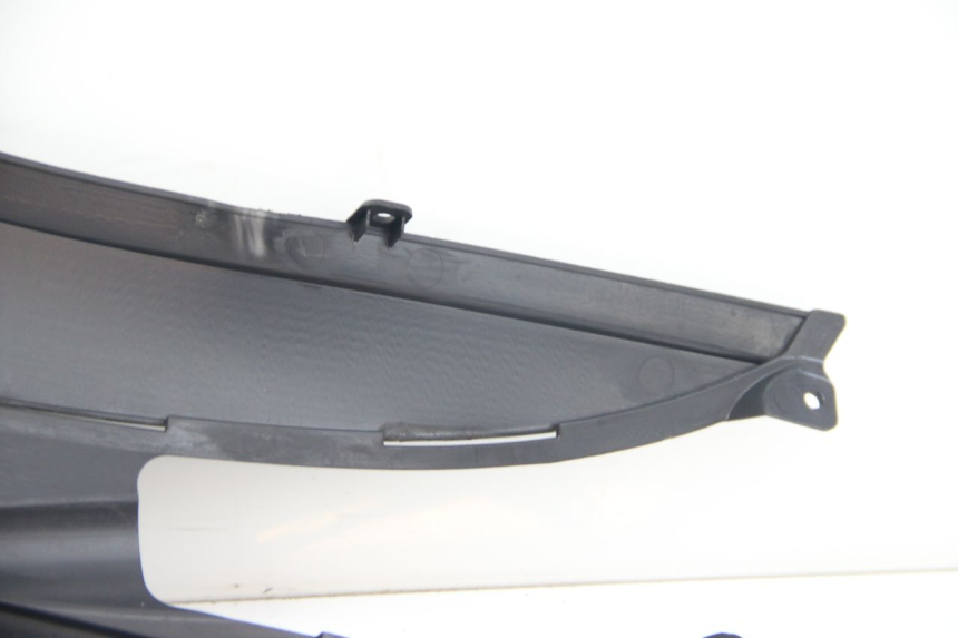 photo de RIGHT SIDE SEAT COVER SUZUKI SIXTEEN 125 (2008 - 2010)