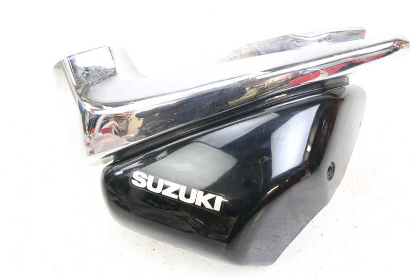 photo de RIGHT UNDERSEAT PANEL SUZUKI VL INTRUDER 125 (2004 - 2007)