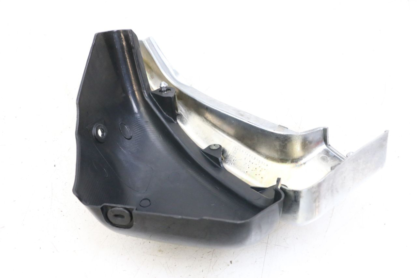 photo de RIGHT UNDERSEAT PANEL SUZUKI VL INTRUDER 125 (2004 - 2007)