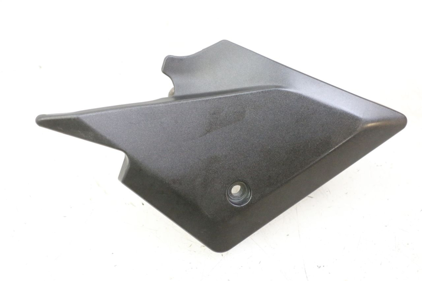 photo de RIGHT UNDERSEAT PANEL SUZUKI SV S 650 (2003 - 2009)