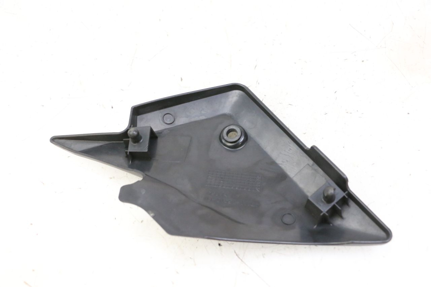 photo de RIGHT UNDERSEAT PANEL SUZUKI SV S 650 (2003 - 2009)