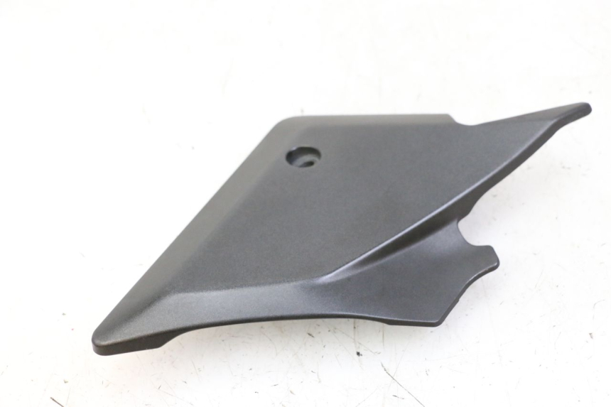photo de RIGHT UNDERSEAT PANEL SUZUKI SV S 650 (2003 - 2009)