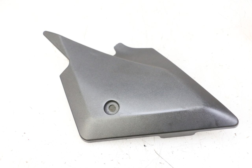 photo de RIGHT UNDERSEAT PANEL SUZUKI SV S 650 (2003 - 2009)