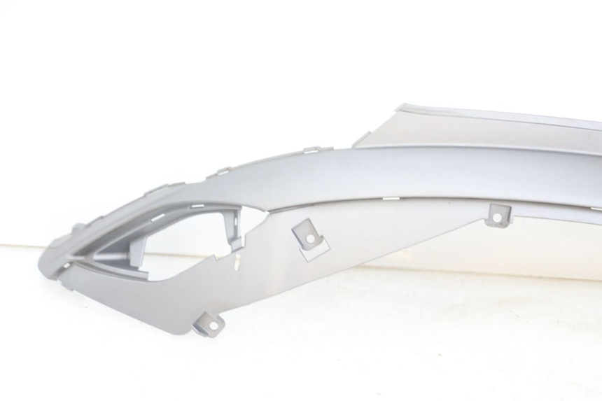 photo de RIGHT SIDE UNDER SEAT COVER SYM FIDDLE 3 III 125 (2014 - 2020)