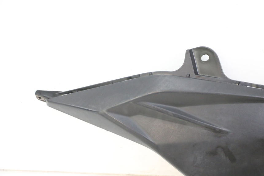 photo de RIGHT SIDE UNDER SEAT COVER SYM ORBIT III 3 4T 50 (2018 - 2021)