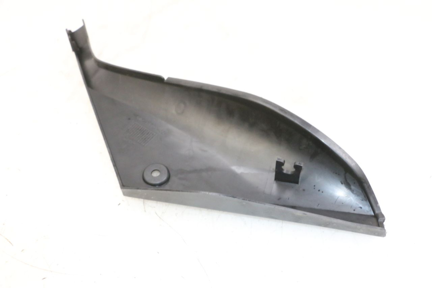 photo de RIGHT UNDERSEAT PANEL YAMAHA TZR 50 (2008 - 2016) - Zoom on usage condition