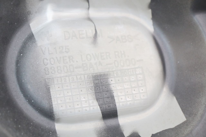 photo de RIGHT SIDE SEAT COVER DAELIM VL DAYSTAR 125 (2000 - 2011)