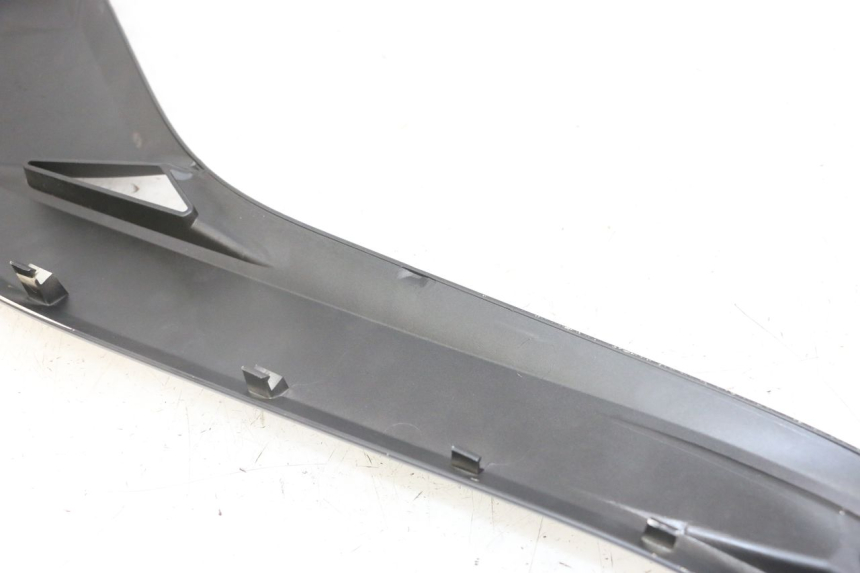 photo de RIGHT SIDE SEAT COVER YAMAHA X-MAX XMAX 125 (2010 - 2014)