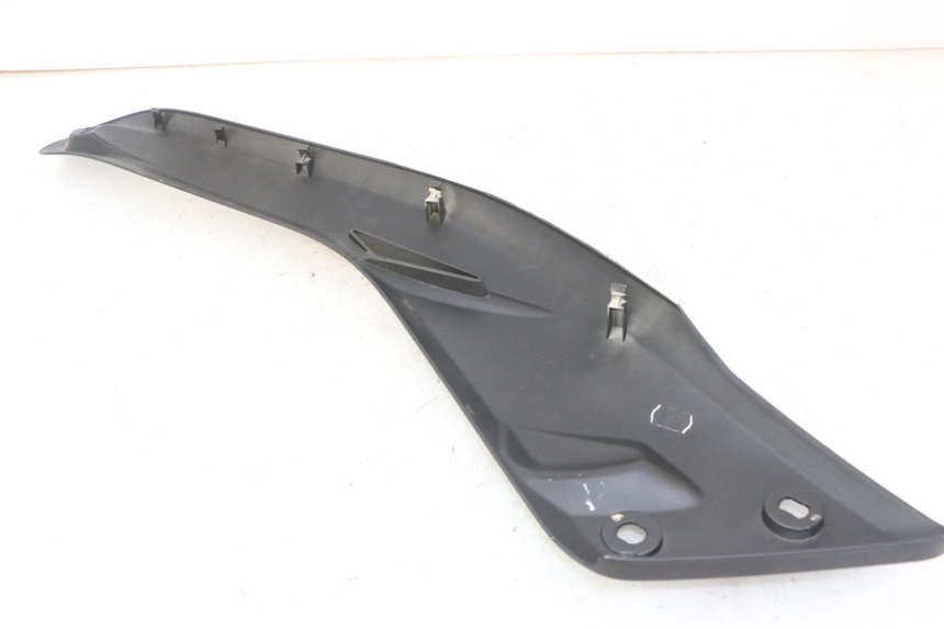 photo de RIGHT SIDE SEAT COVER YAMAHA X-MAX XMAX 125 (2010 - 2014)
