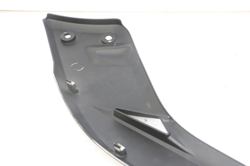 photo de RIGHT SIDE SEAT COVER YAMAHA X-MAX XMAX 125 (2010 - 2014)