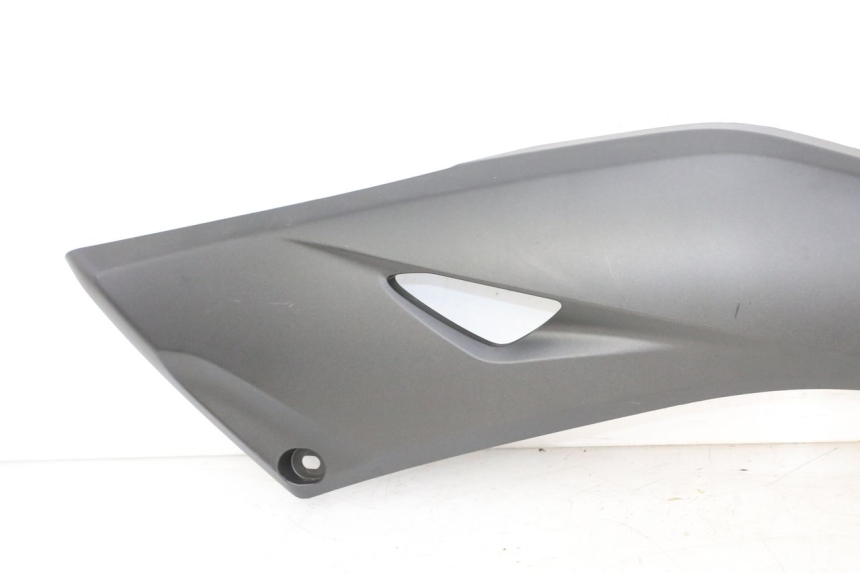 photo de RIGHT UNDERSEAT PANEL YAMAHA XMAX X-MAX 125 (2021 - 2025)