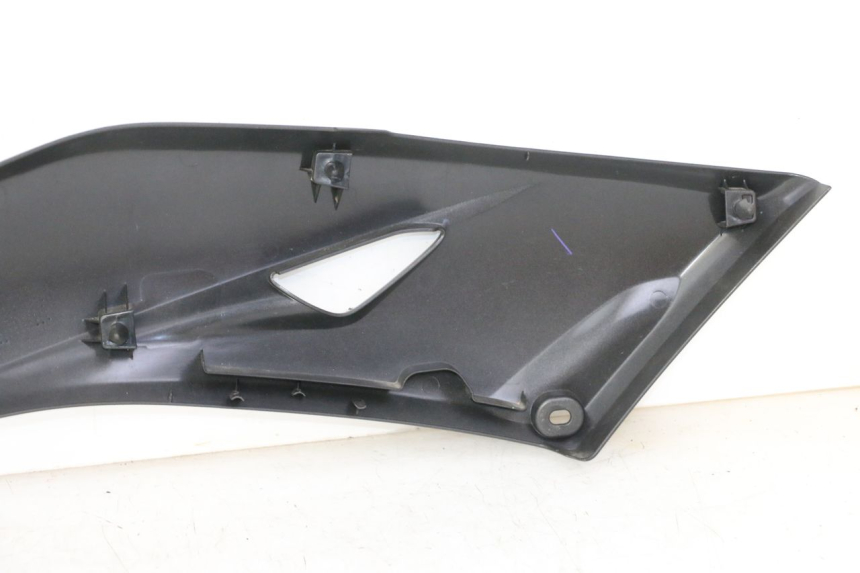 photo de RIGHT UNDERSEAT PANEL YAMAHA XMAX X-MAX 125 (2021 - 2025)