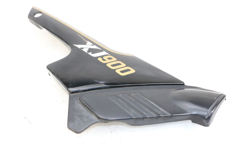 photo de RIGHT UNDERSEAT PANEL YAMAHA XJ F 900 (1983 - 1994)