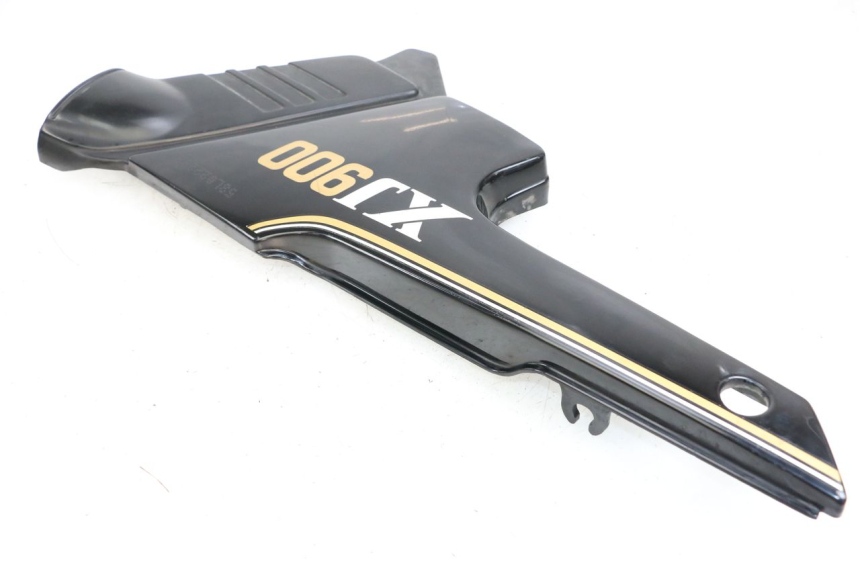 photo de RIGHT UNDERSEAT PANEL YAMAHA XJ F 900 (1983 - 1994)