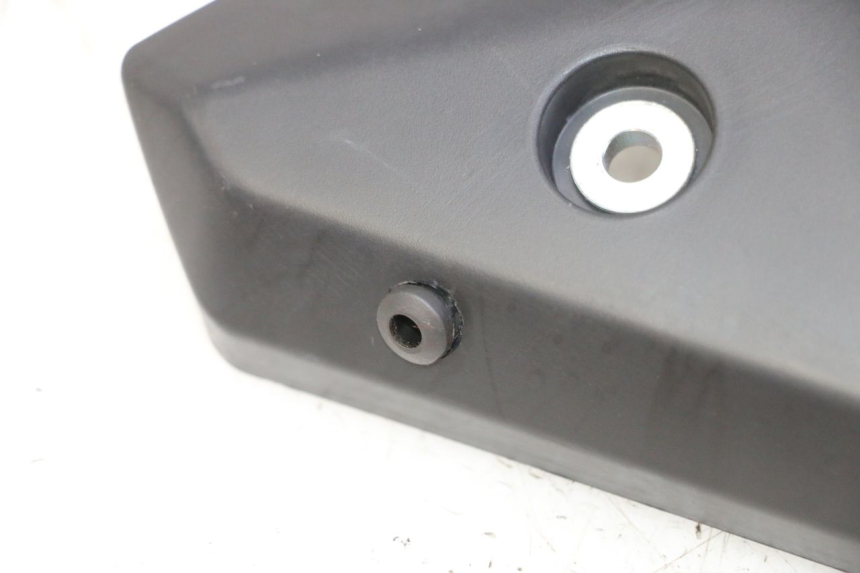 photo de RIGHT UNDERSEAT PANEL YAMAHA XJ6 ABS 600 (2008 - 2016)