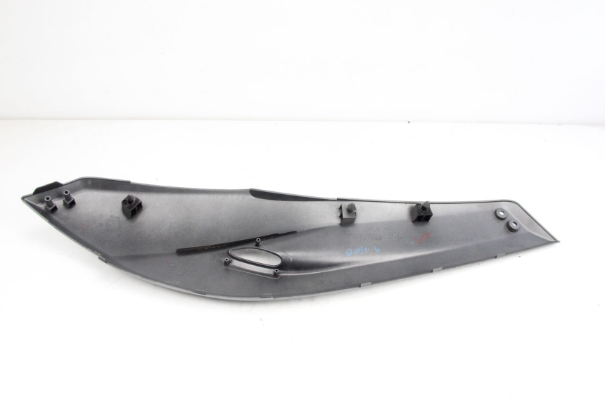 photo de RIGHT UNDERSEAT PANEL YAMAHA XP T-MAX TMAX 500 (2008 - 2012)