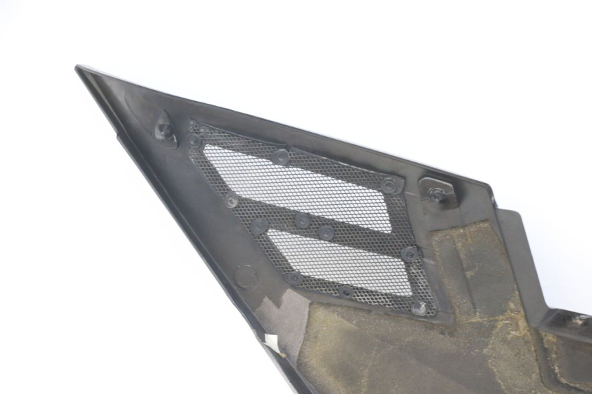 photo de RIGHT SIDE UNDER SEAT COVER YAMAHA FJ 3CX 1200 (1986 - 1996)