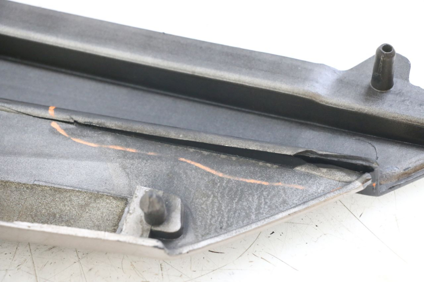 photo de RIGHT SIDE UNDER SEAT COVER YAMAHA FJ 3CX 1200 (1986 - 1996)