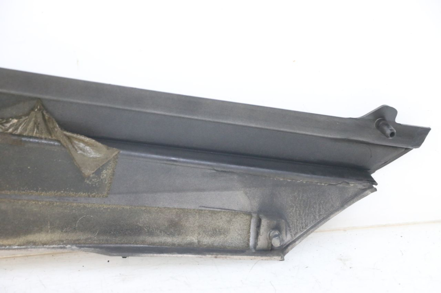 photo de RIGHT SIDE UNDER SEAT COVER YAMAHA FJ 3CX 1200 (1986 - 1996)