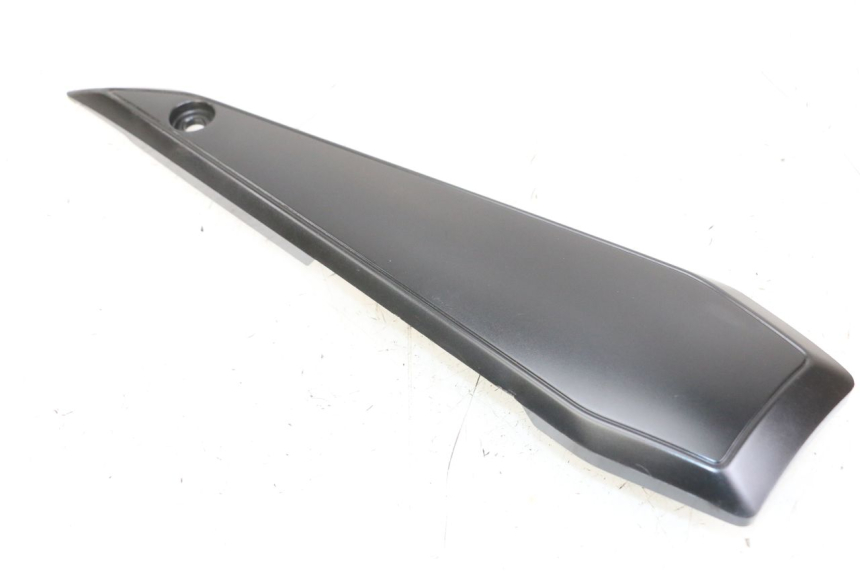 photo de RIGHT UNDERSEAT PANEL YAMAHA FZ1 FAZER 1000 (2007 - 2009)