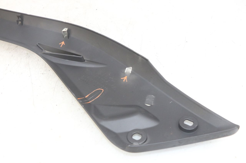 photo de RIGHT SIDE SEAT COVER YAMAHA X-MAX XMAX 125 (2010 - 2014)