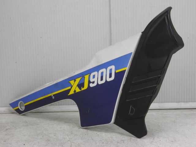 photo de RIGHT UNDERSEAT PANEL YAMAHA XJ F 900 (1983 - 1994)