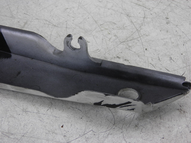 photo de RIGHT UNDERSEAT PANEL YAMAHA XJ F 900 (1983 - 1994)