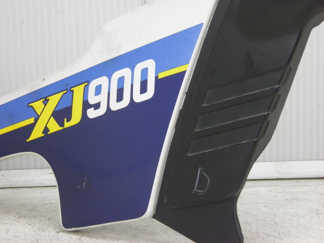 photo de RIGHT UNDERSEAT PANEL YAMAHA XJ F 900 (1983 - 1994)