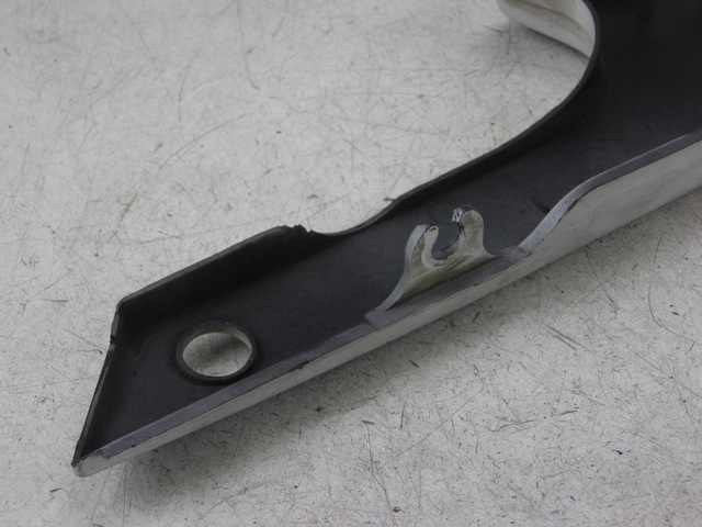 photo de RIGHT UNDERSEAT PANEL YAMAHA XJ F 900 (1983 - 1994)