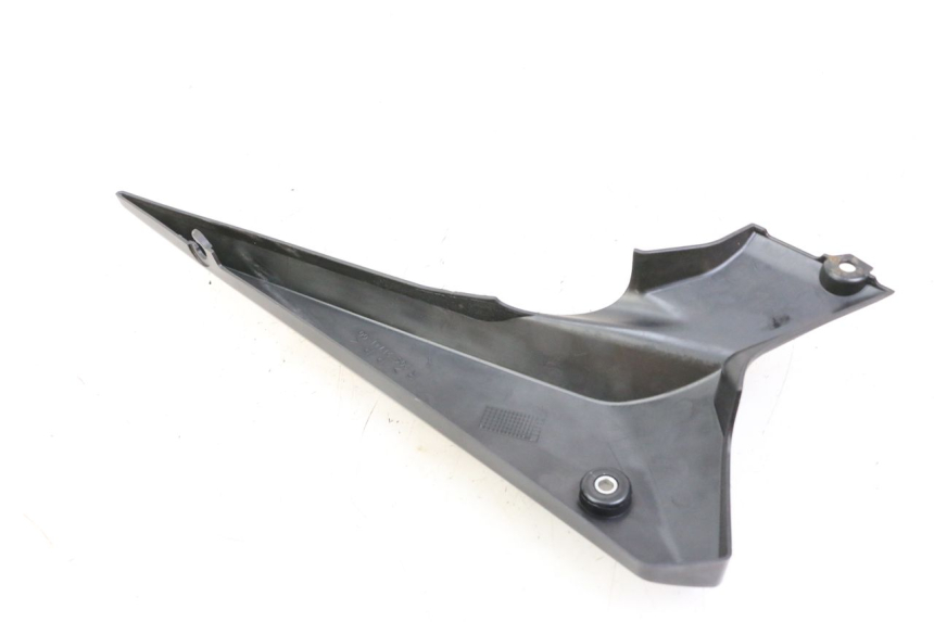 photo de RIGHT UNDERSEAT PANEL YAMAHA XJ6 600 (2008 - 2016)