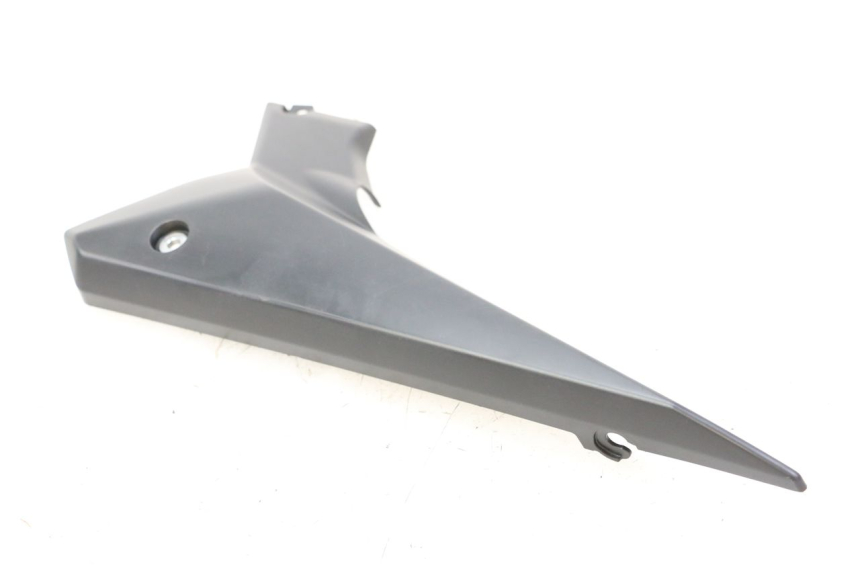 photo de RIGHT UNDERSEAT PANEL YAMAHA XJ6 600 (2008 - 2016)