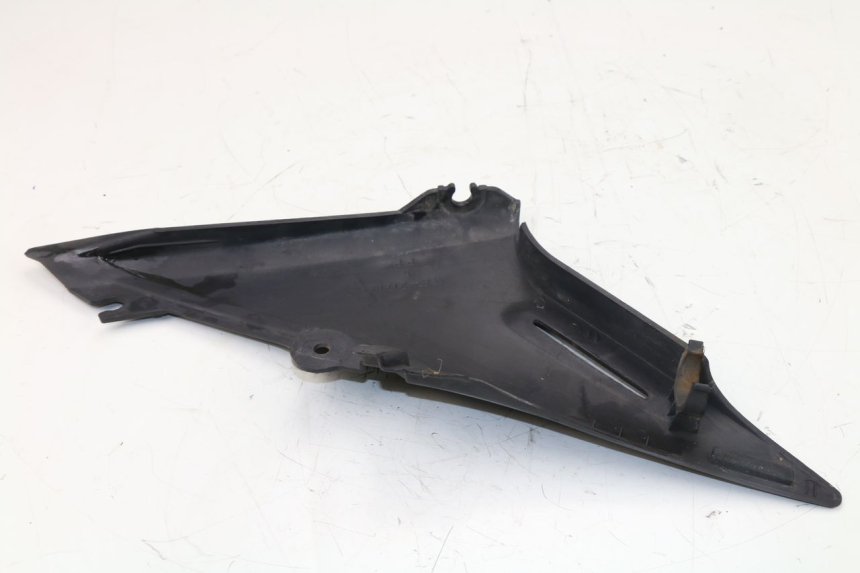 photo de RIGHT UNDERSEAT PANEL YAMAHA XJN DIVERSION 600 (2000 - 2003)