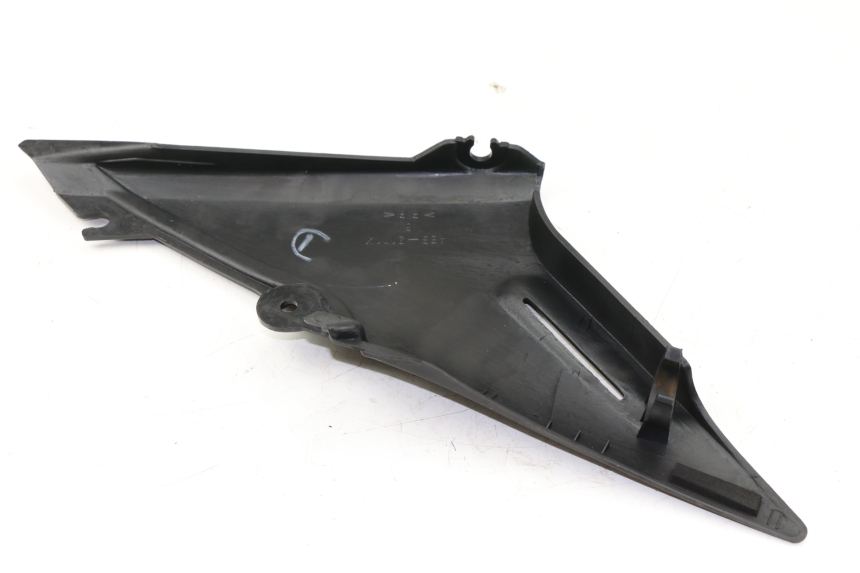 photo de RIGHT UNDERSEAT PANEL YAMAHA XJS DIVERSION 600 (2000 - 2003)