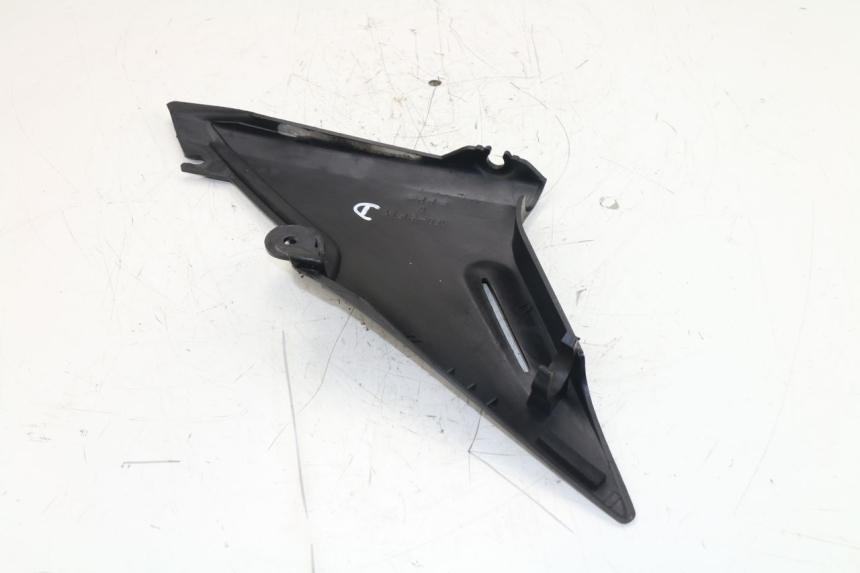 photo de RIGHT UNDERSEAT PANEL YAMAHA XJS DIVERSION 600 (1997 - 1999)