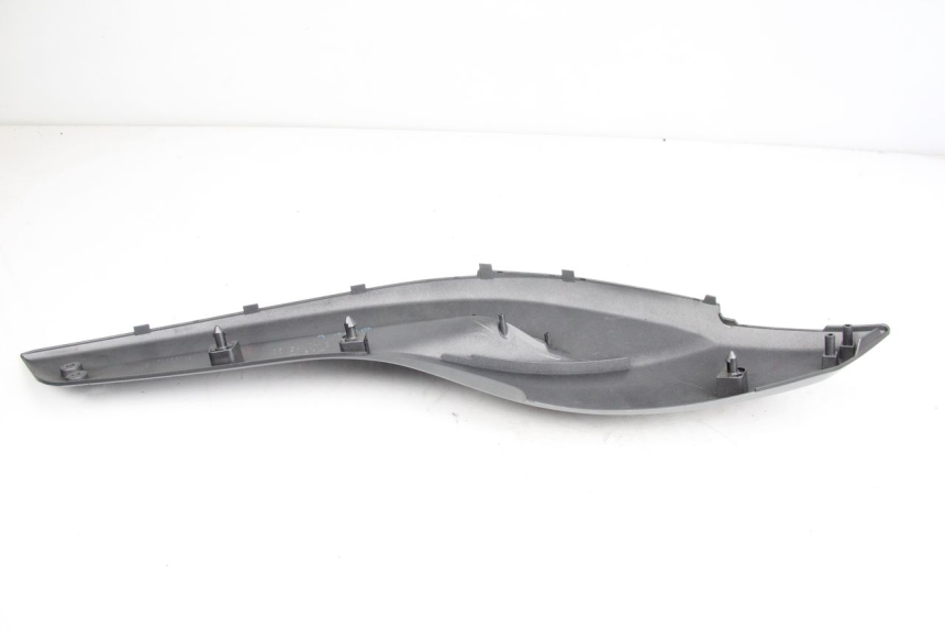 photo de RIGHT UNDERSEAT PANEL YAMAHA XP T-MAX TMAX 500 (2008 - 2012)
