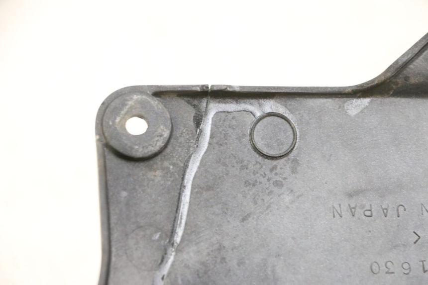 photo de RIGHT UNDERSEAT PANEL KAWASAKI ZR 7 750 (1999 - 2001) - Distinctive features