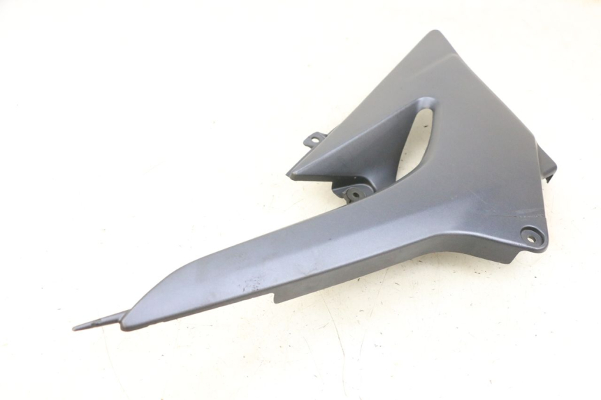 photo de RIGHT UNDERSEAT PANEL KAWASAKI ZR 7 750 (1999 - 2001) - Zoom on usage condition