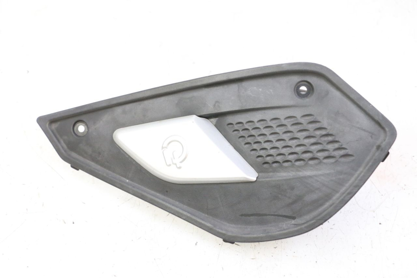 photo de LEFT UNDERSEAT PANEL QUADRO 4 4D 350 (2015 - 2018)