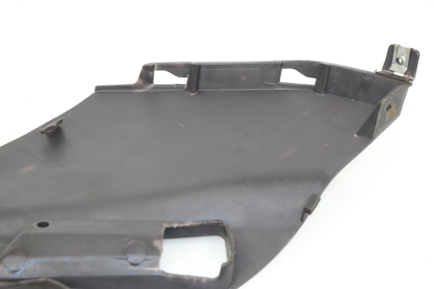 photo de LEFT UNDERSEAT PANEL APRILIA SPORT CITY SPORTCITY 125 (2005 - 2008)